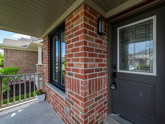 3rd image of 182 Banting Cres