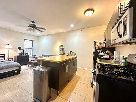 Rented by Zjama Realty Corp | media 11