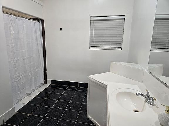 5th image of 6505 Calhoun Rd