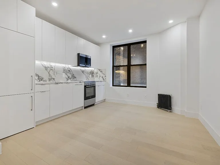301 W 22nd St #5 — Photo 1
