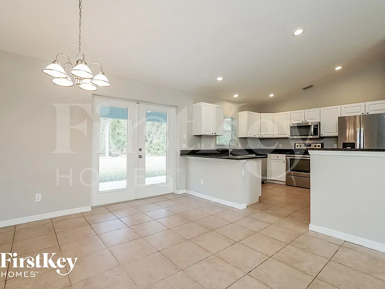 12246 Gulfstream Blvd — Photo 4