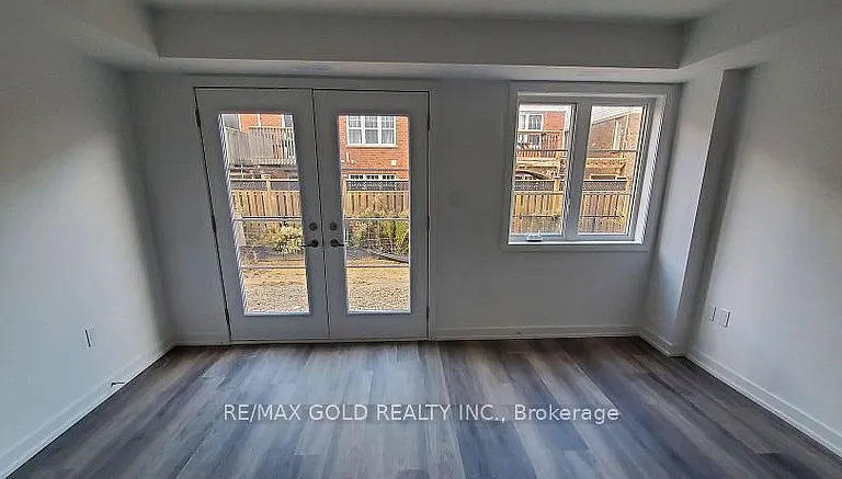 205 W Oak Trl #25 — Photo 2