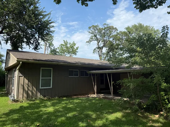 2920 W 7th St, Lawrence, KS 66049