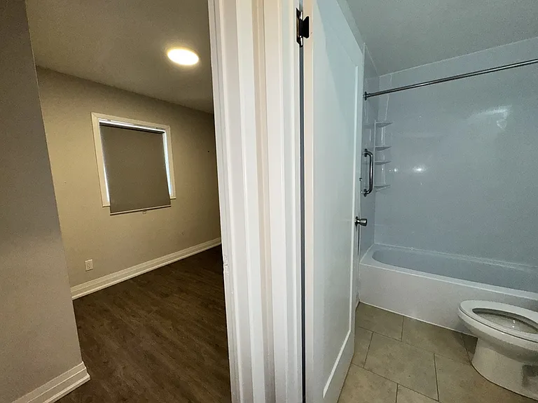 16 Wellington St W #6 — Photo 16