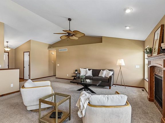 4th image of 412 Rolling Hills Dr