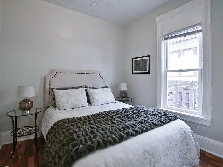 3023 Queen Ave N — Photo 15