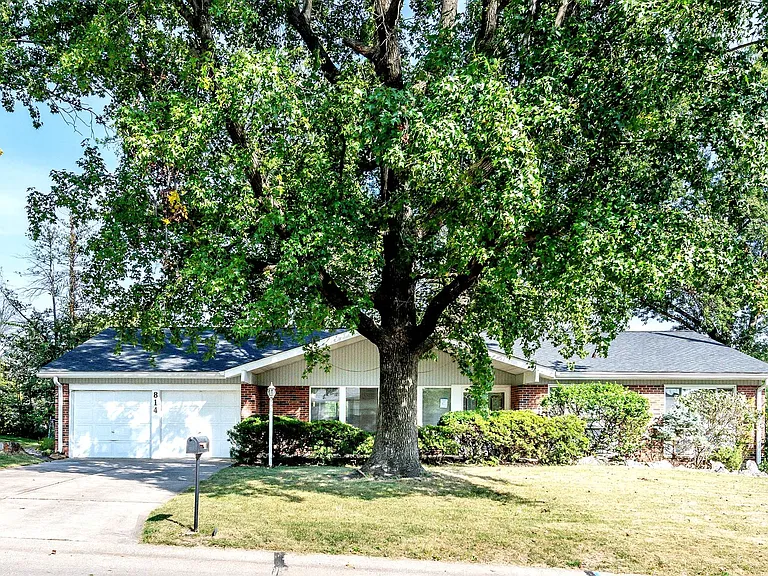 814 Fernview Dr — Photo 1