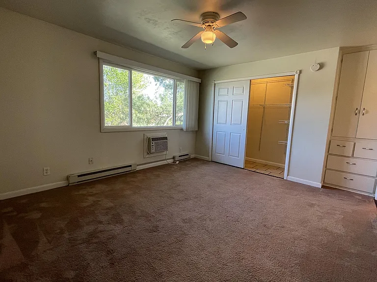316 E College St #14 — Photo 2