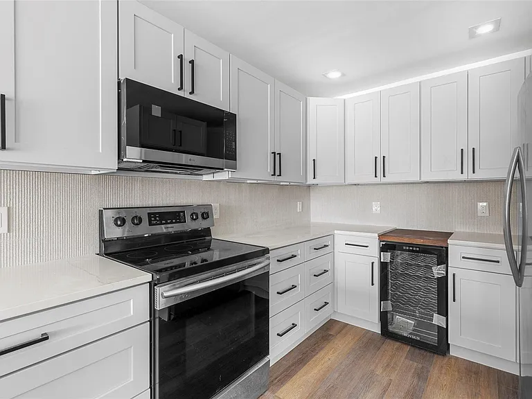 2800 N Palm Aire Dr #310 — Photo 5