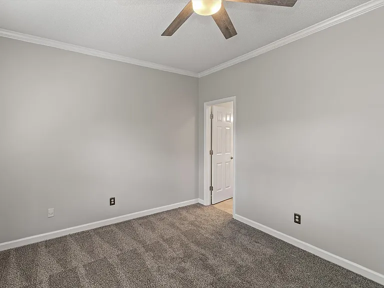 1810 Oakcrest Ct — Photo 27