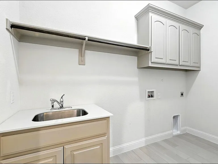 1733 Adalina Dr — Photo 15