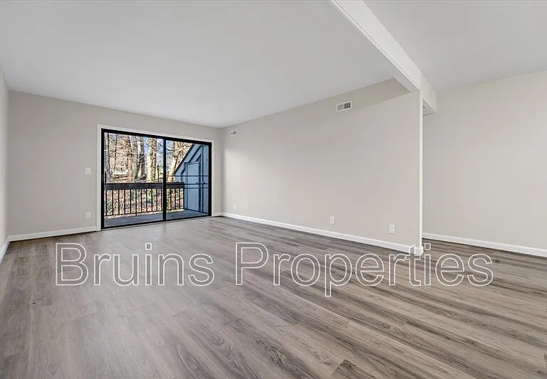 1504 Benjamin Pkwy #C-1 — Photo 1
