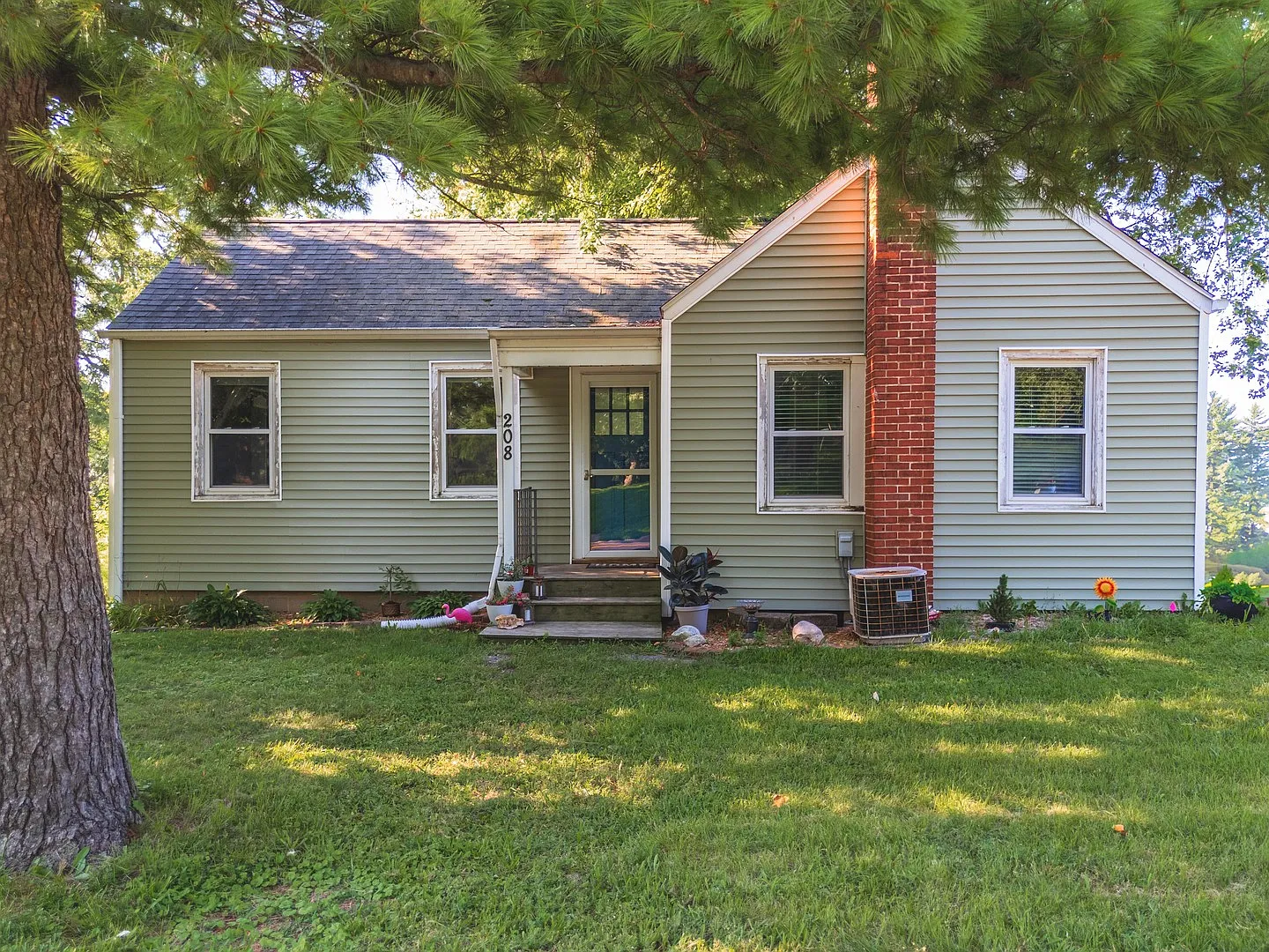 208 Reagan Dr photo 1