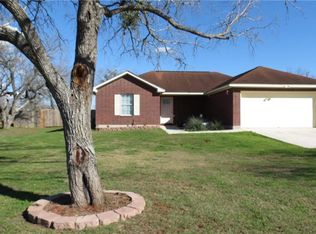 877 Sheffield Rd, Seguin, TX 78155