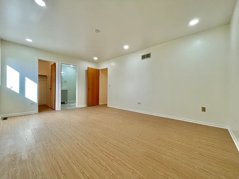 928 Stratford Ct — Photo 15