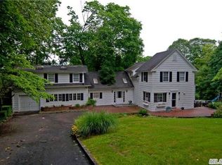 11 Upper Dr, Halesite, NY 11743