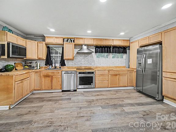 5th image of 2681 University Dr