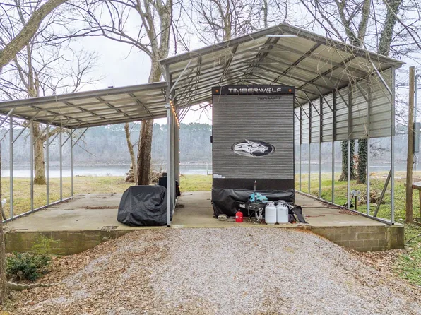 125 Arnold Ln, Savannah, TN 38372