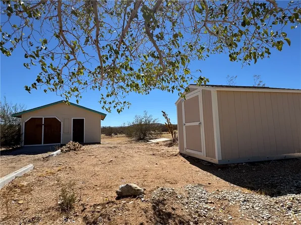 382 Bowman Trl, Landers, CA 92285