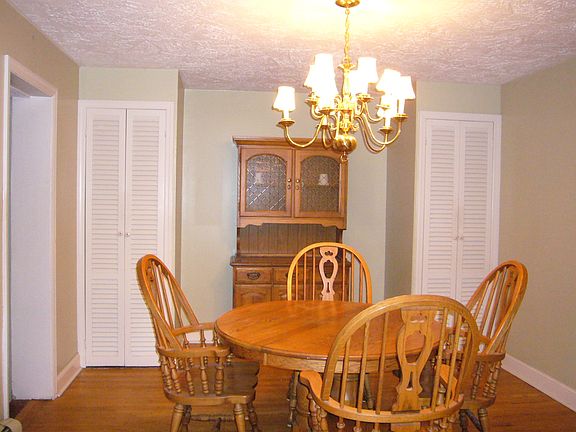 Kitchen Dining Area