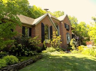 5135 Oakhill Dr, Lewiston, NY 14092