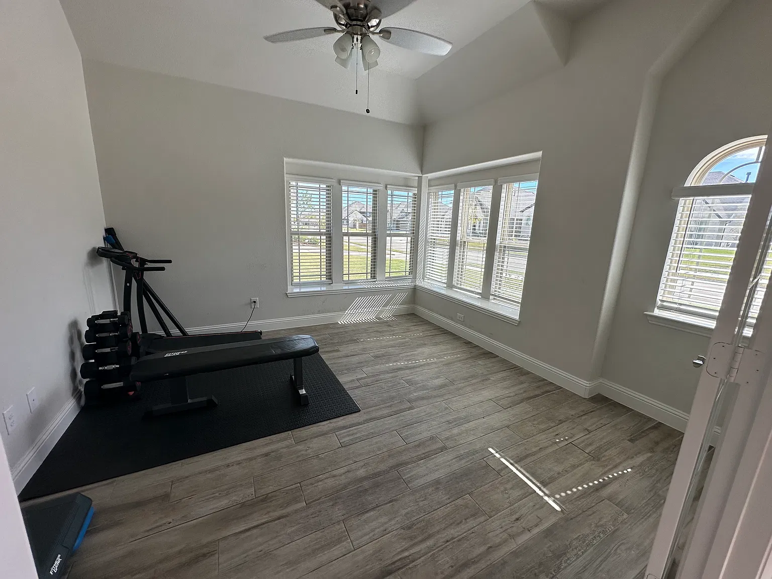 4 bed, 2457 sqft, $3,800 — Photo 2