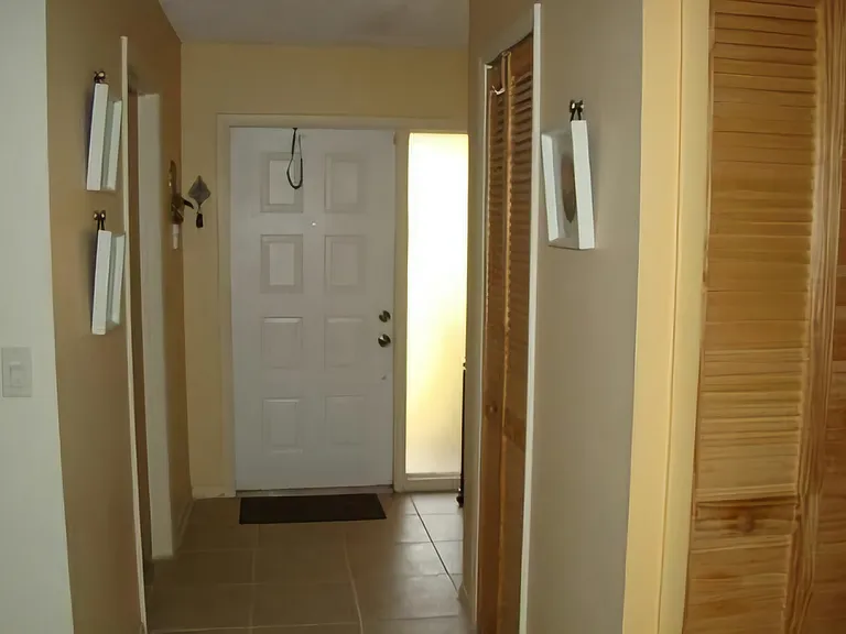 6180 Pine Tree Ln — Photo 5