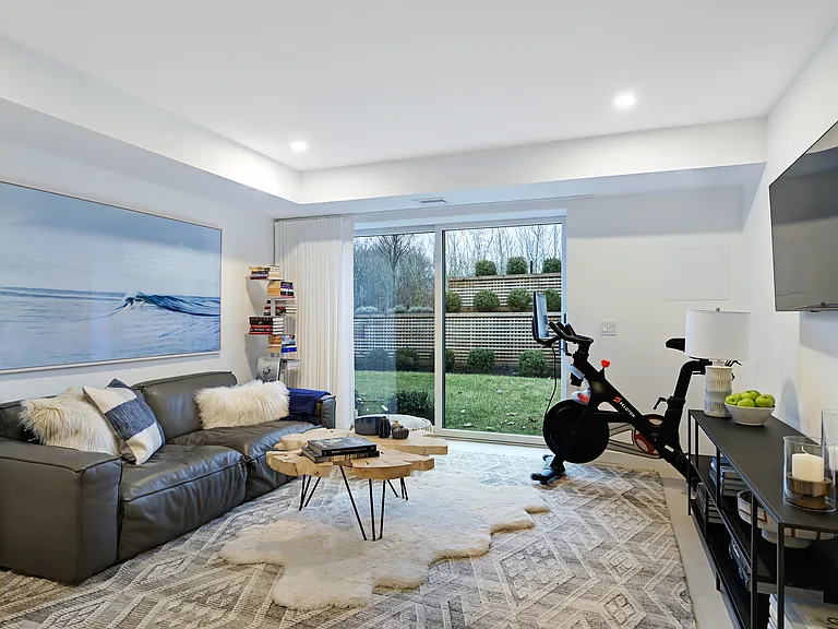 15 Margaret Dr — Photo 16