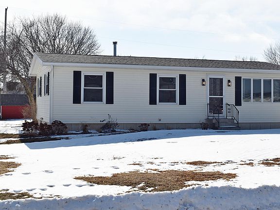 2nd image of 320 Pine St