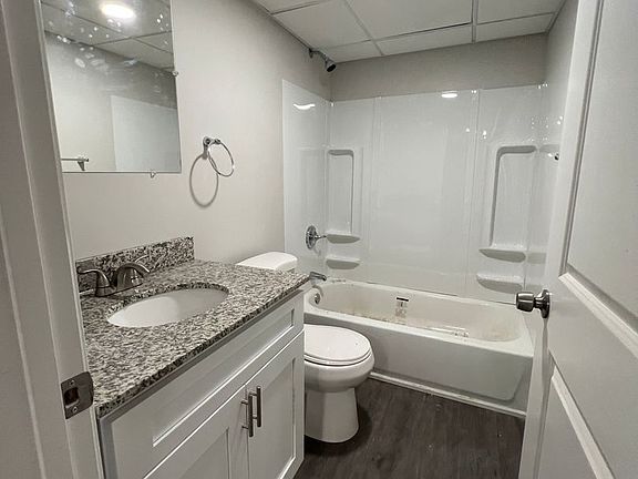 5th image of 4007 Holly St #2B