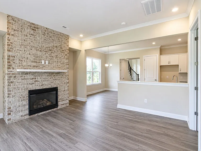 104 Kentmore Dr — Photo 9