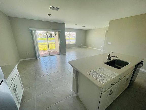 5th image of 2956 Royal Gardens Ave