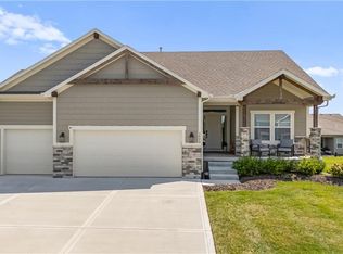 1523 Arbor Valley Dr, Lees Summit, MO 64082