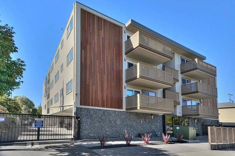 1st image of 910 Clinton St APT 205