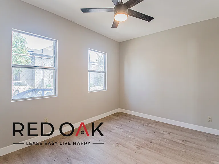 424 E 20th St #428 — Photo 17