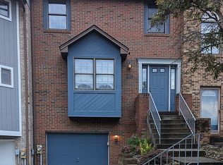 704 Canterbury Dr, Coraopolis, PA