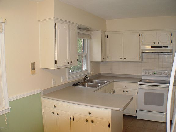 4th image of 4214 Tiffany Ave