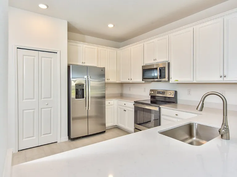 2591 Vine Ave — Photo 7