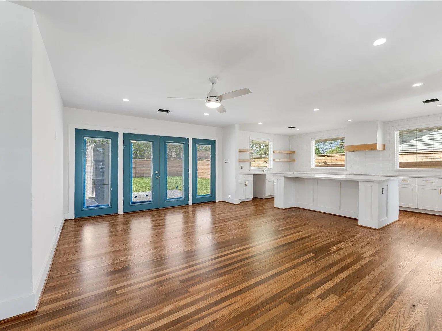 3 bed, 2.0 bath, 1148 sqft, $2,700 — Photo 4