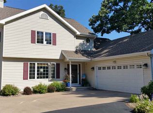 2924 Oakwood Ln, Oshkosh, WI 54904