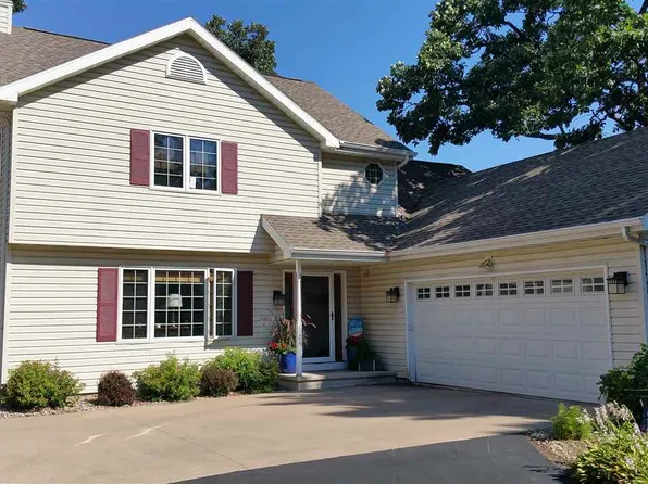 2924 Oakwood Ln, Oshkosh, WI 54904