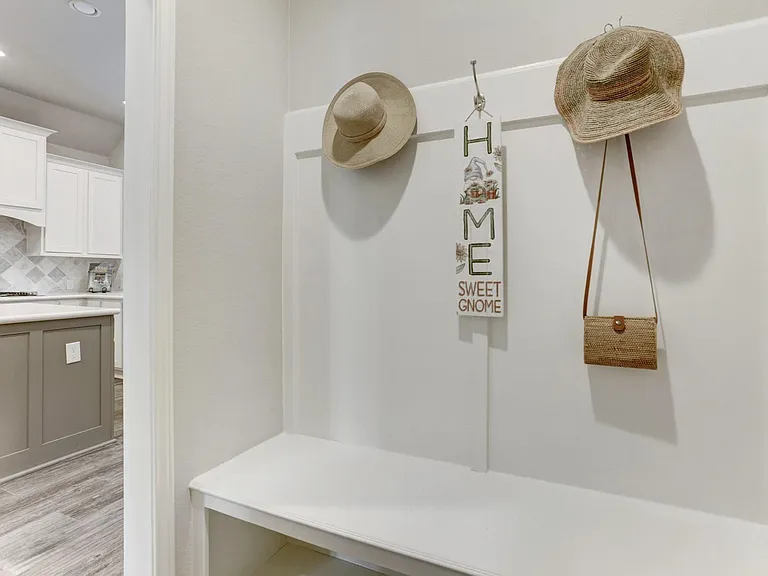 8126 Silverspot Ln — Photo 5