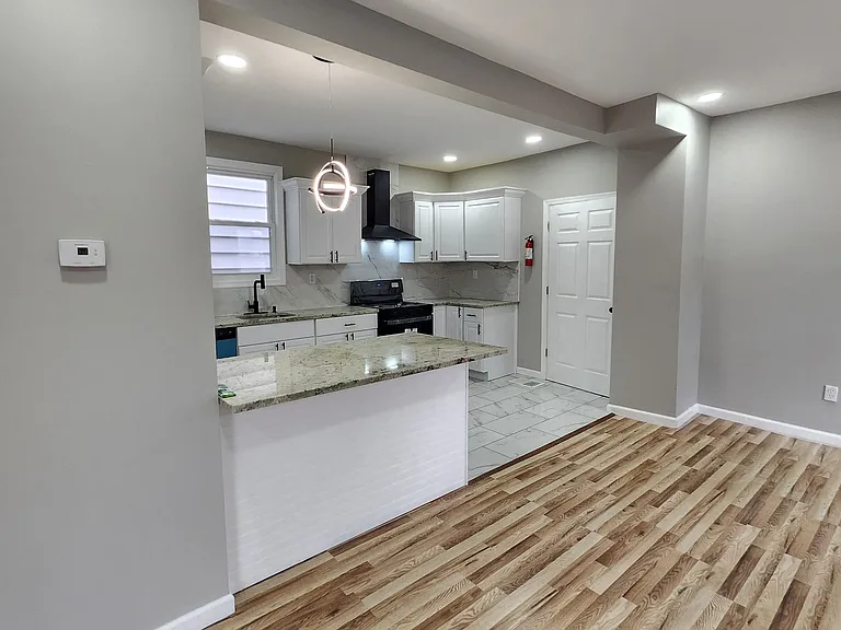 578 N Main St — Photo 3