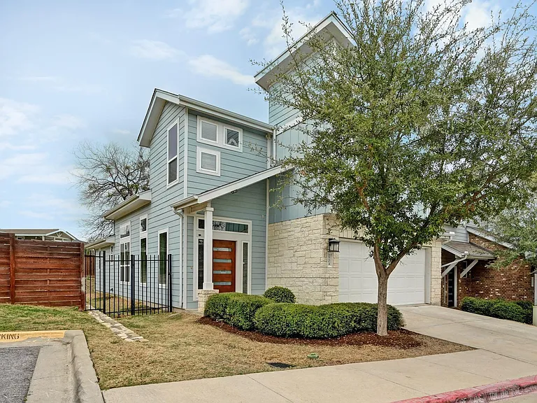 2204 Theseus Pass — Photo 1