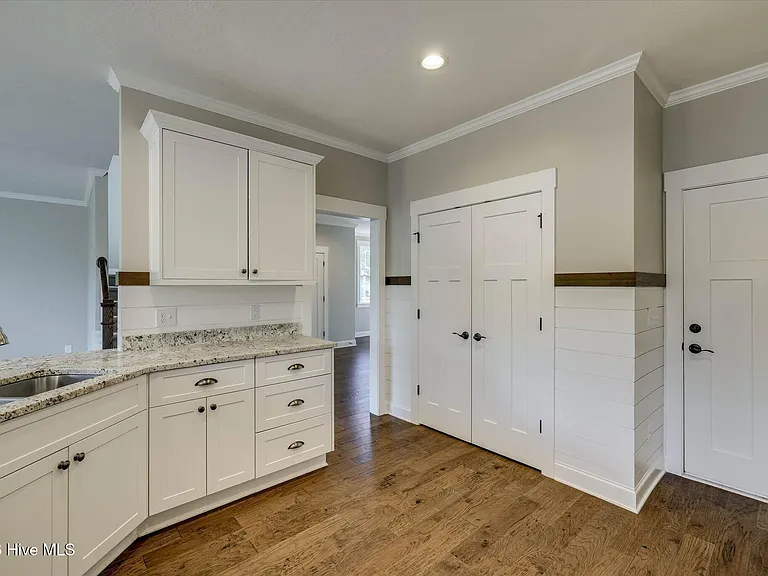 1003 Glenhaven Dr — Photo 10