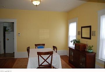 5th image of 910 Glenwood Ave