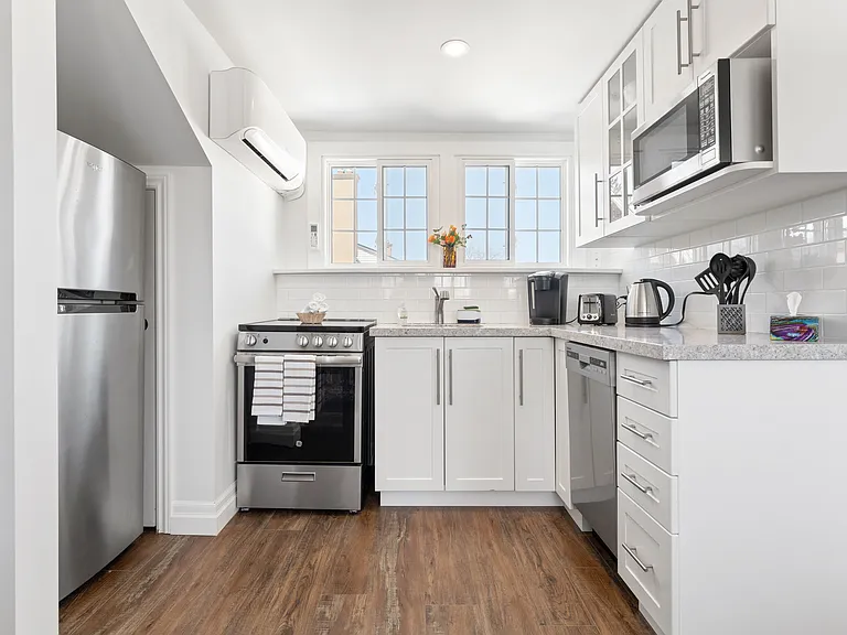 2014 Edinburgh Dr — Photo 21