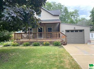 908 W 6th St, Storm Lake, IA 50588