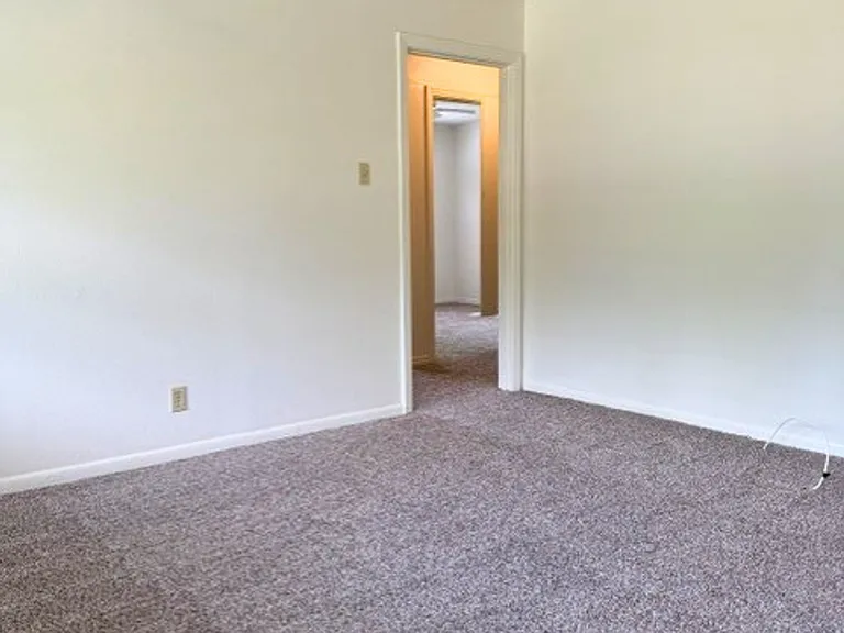 1704 Smith Dr — Photo 7