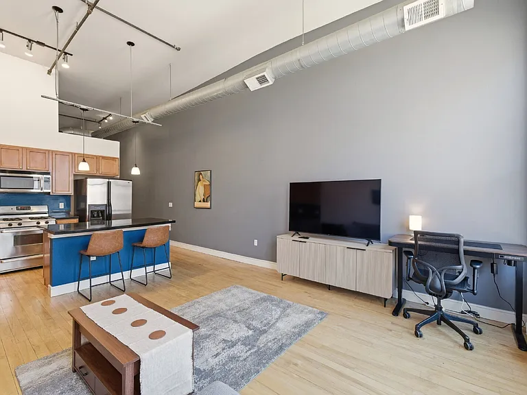 2441 N Broadway #203 — Photo 17